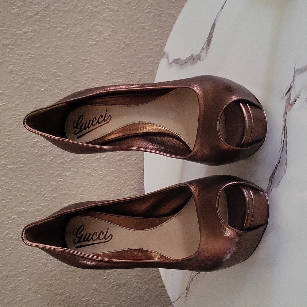 Authentic Gucci Gold Sofia Peep-Toe Platform Pump… - image 1